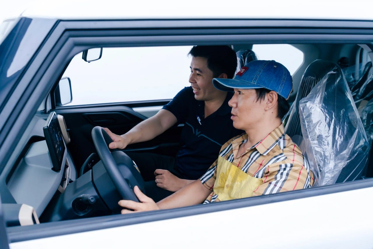 lễn bàn giao xe vinfast vf3 megalive RR88 9