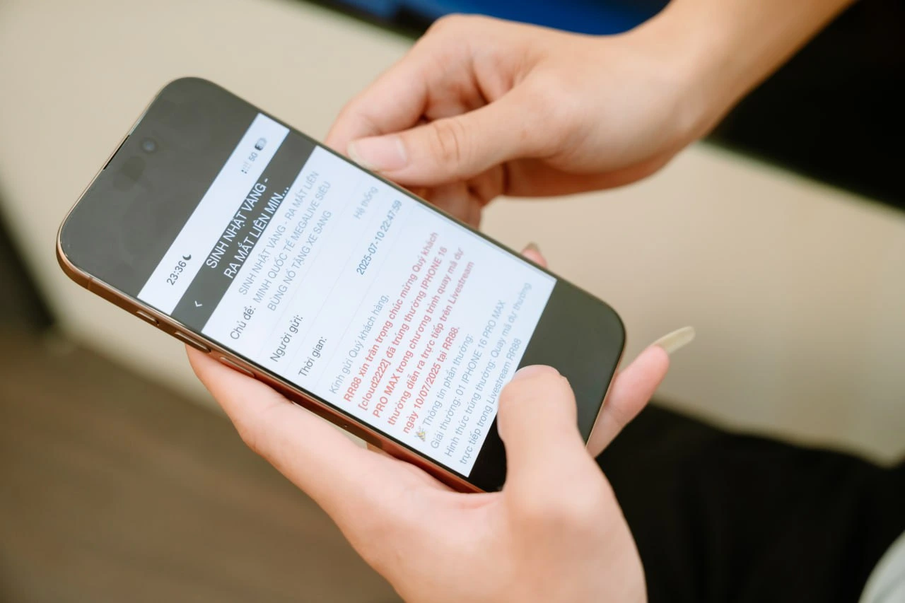 Trao tặng iphone 16 pro max megalive RR88 6