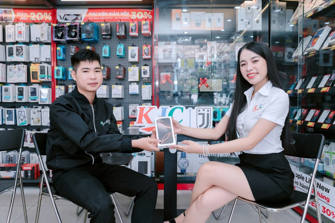 chiếc iphone 16promax thuộc về bạn trẻ đến từ Nha Trang