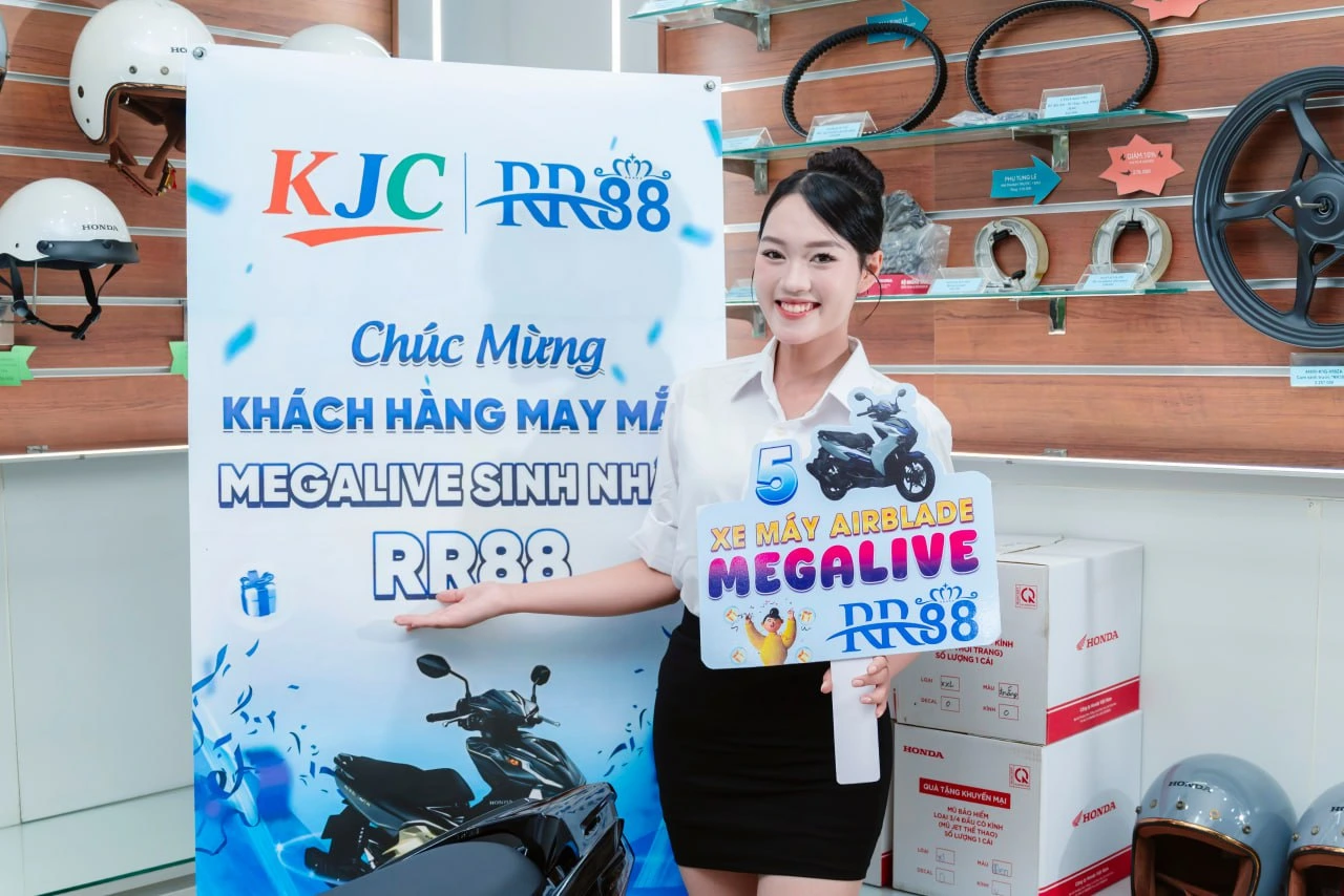 tặng xe air blade khách hàng may mắn